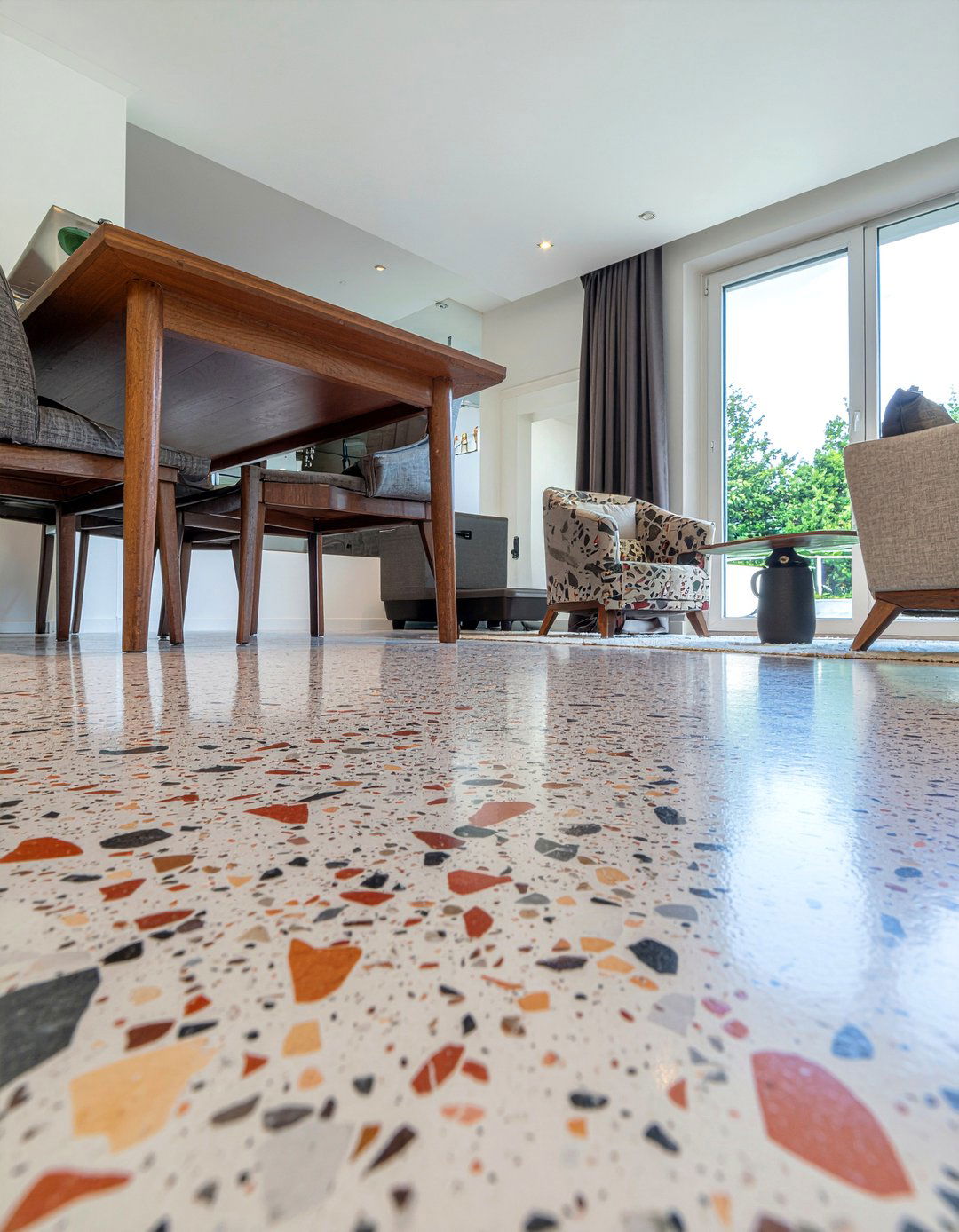Terrazzo flooring style - 30 mid-century glam living room ideas
