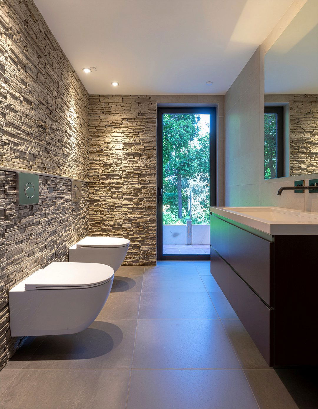 Textured Stone Bathroom Wall - 30 river rock bathroom ideas