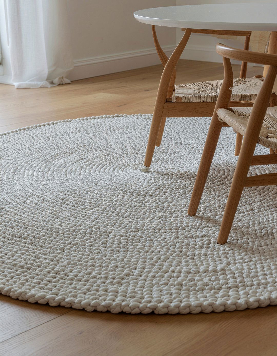 Textured round rug dining room - 30 round rug dining room ideas