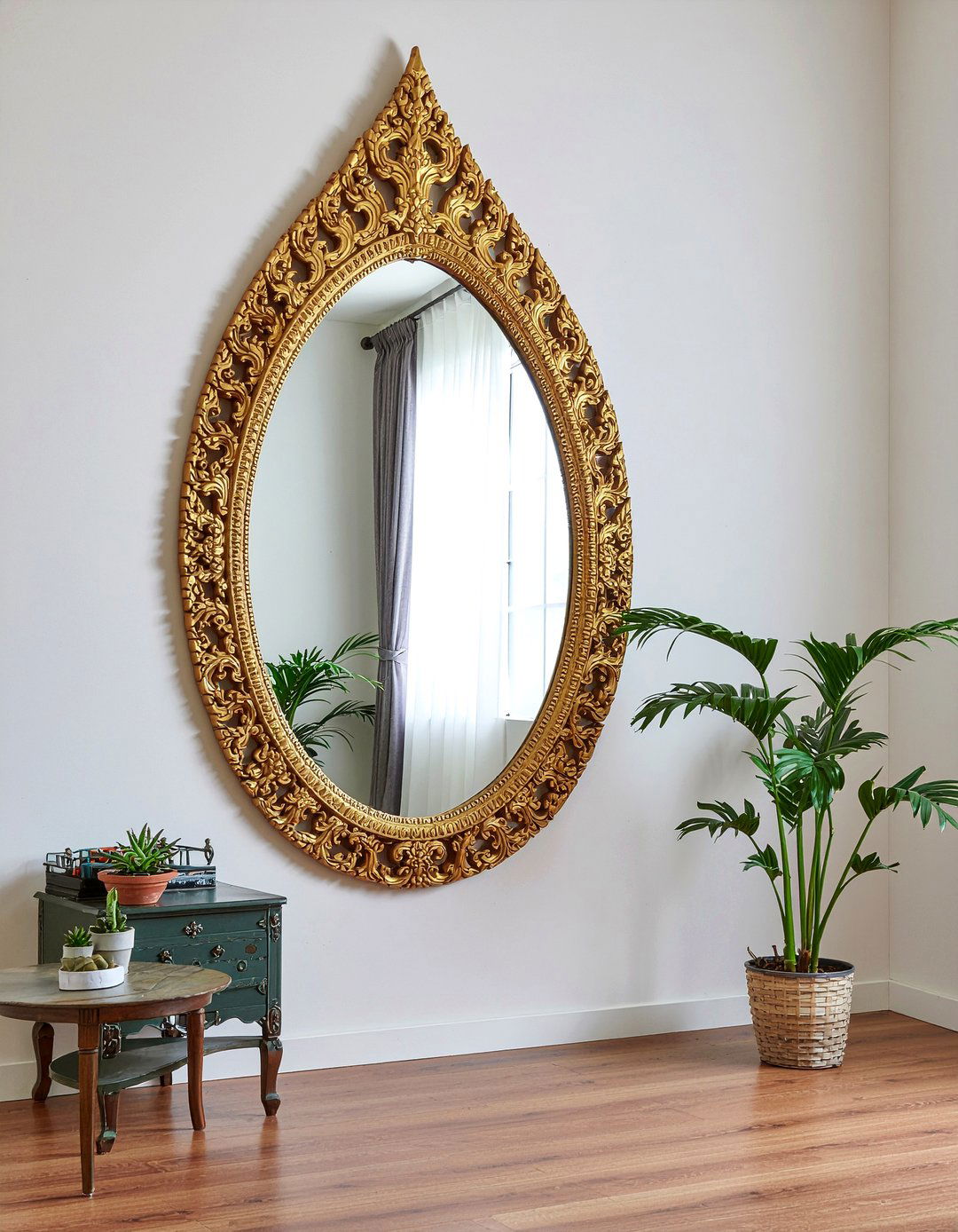 Thai temple style mirrors - 30 Thai living room ideas