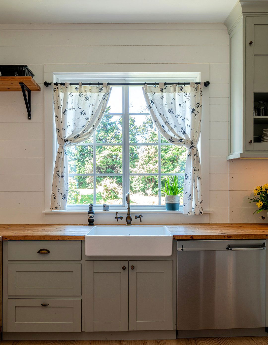 Tie Up Curtains - 30 kitchen window treatment ideas