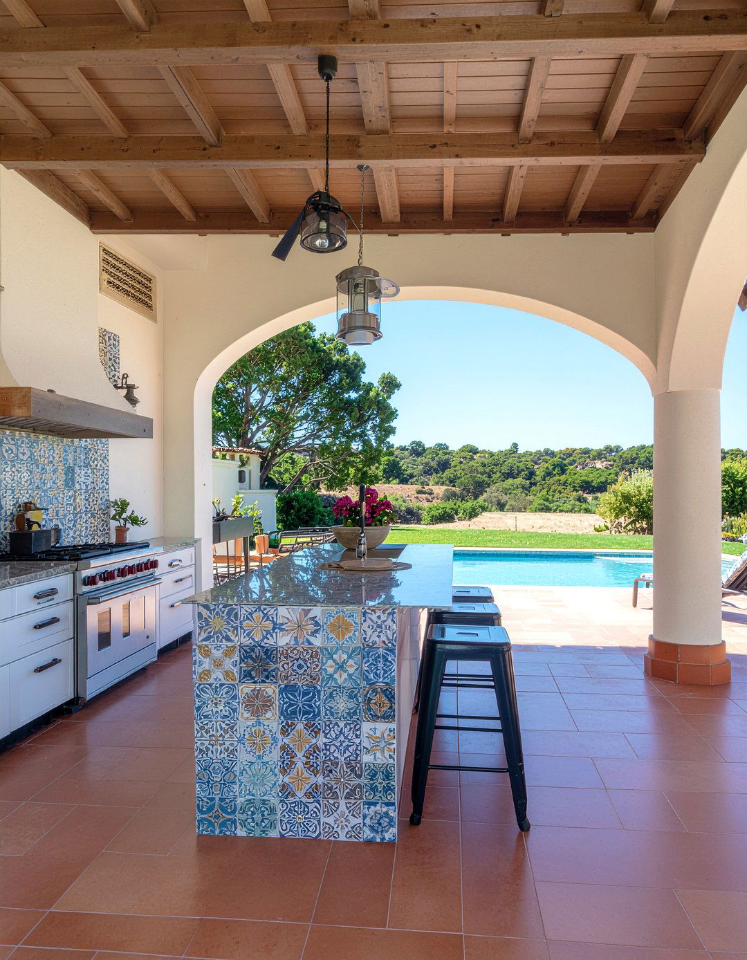 Tiled Outdoor Kitchen - 30 covered outdoor kitchen ideas