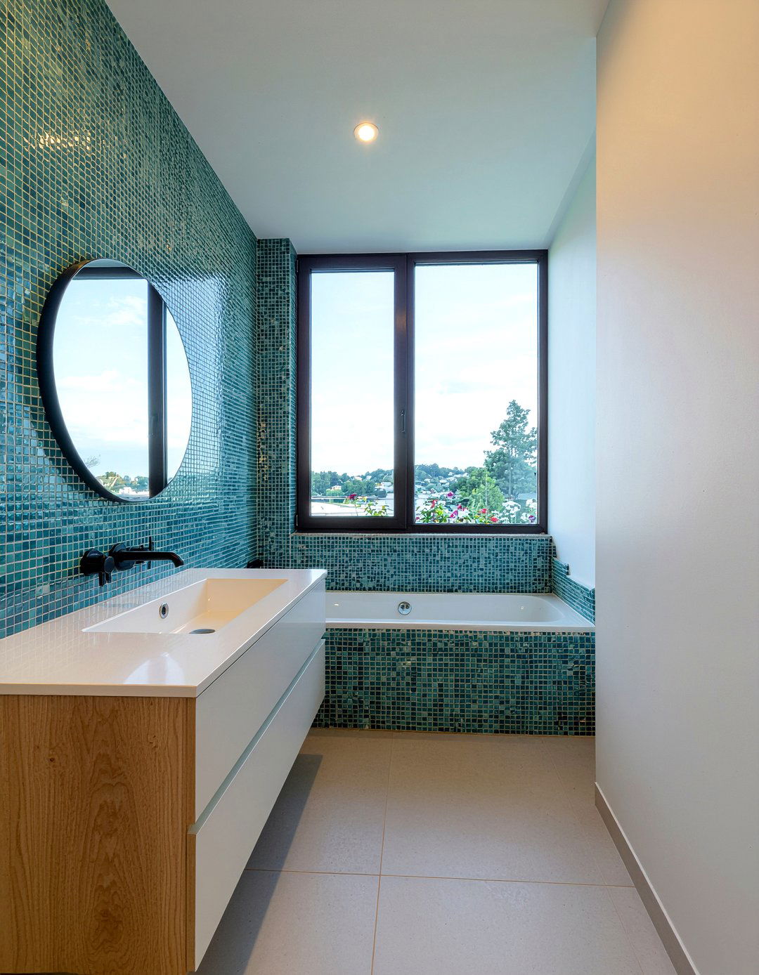 Tiled pool bathroom walls - 30 pool bathroom ideas