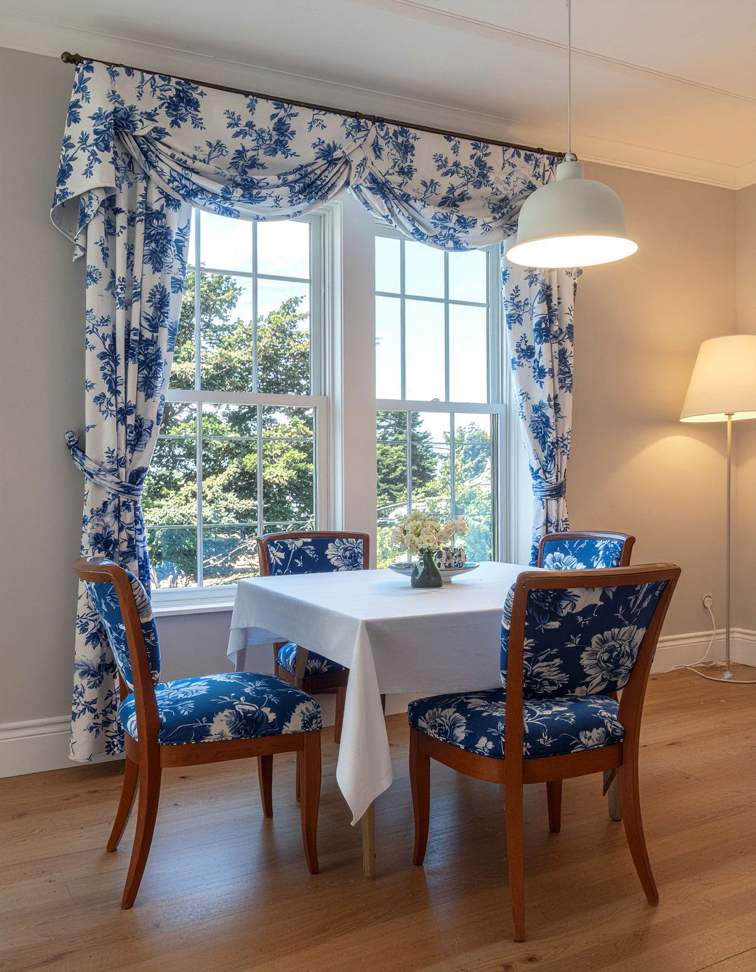 Toile Pattern - 30 French kitchen ideas