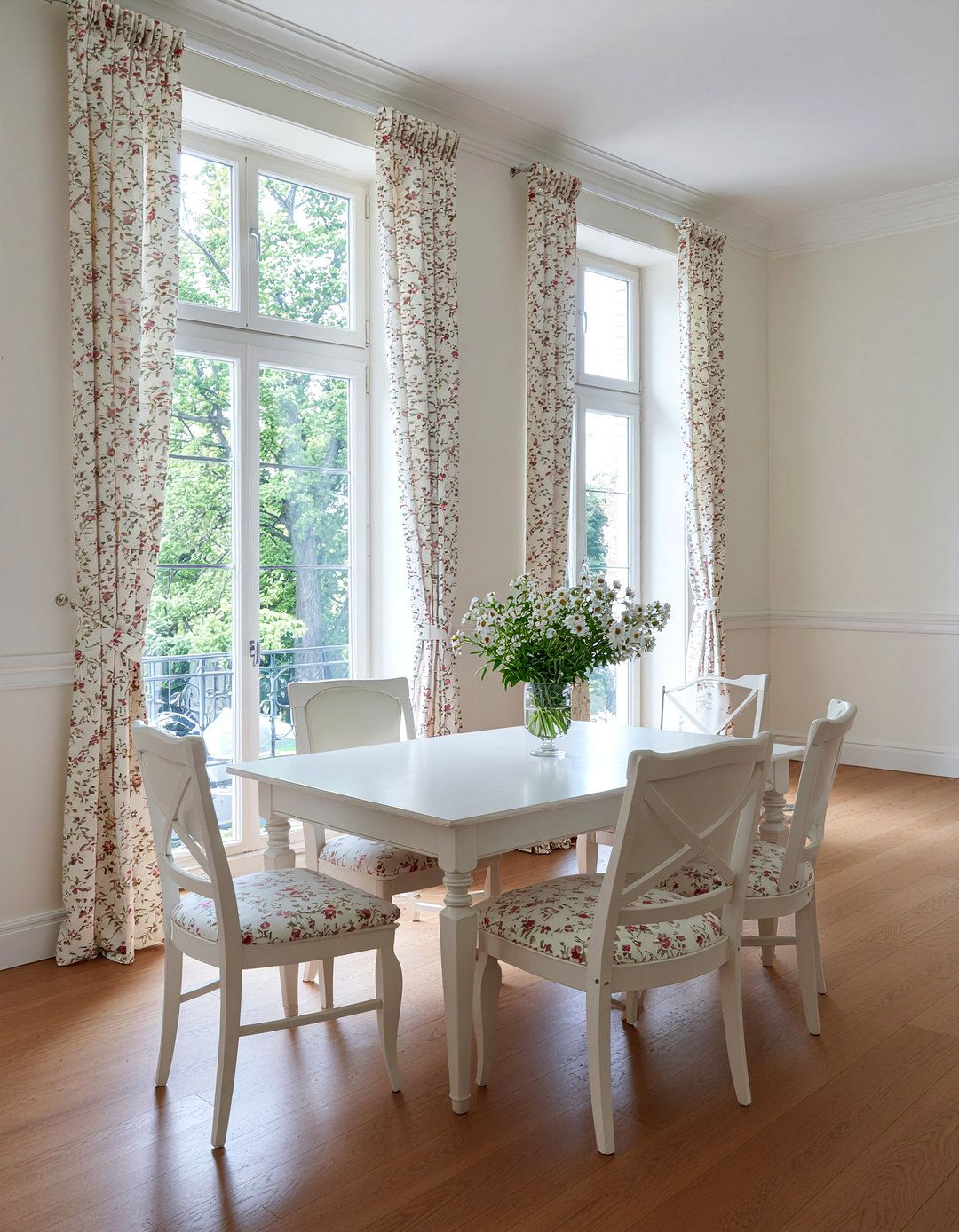 Toile curtains dining room - 30 patterned curtain dining room ideas