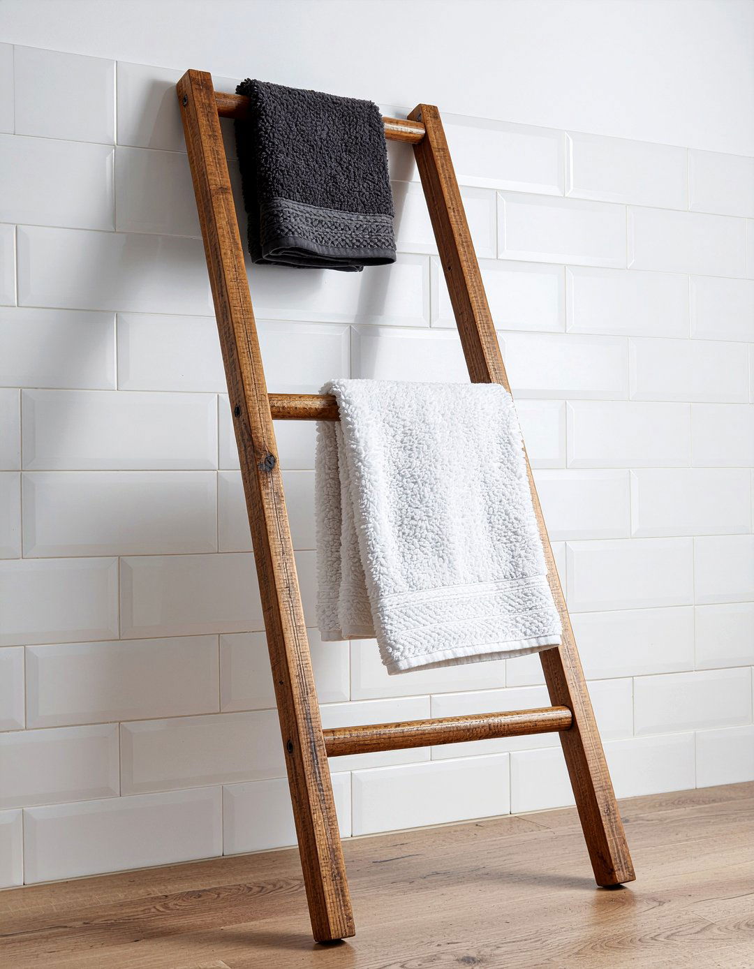 Towel ladder - 30 bathroom towel display ideas