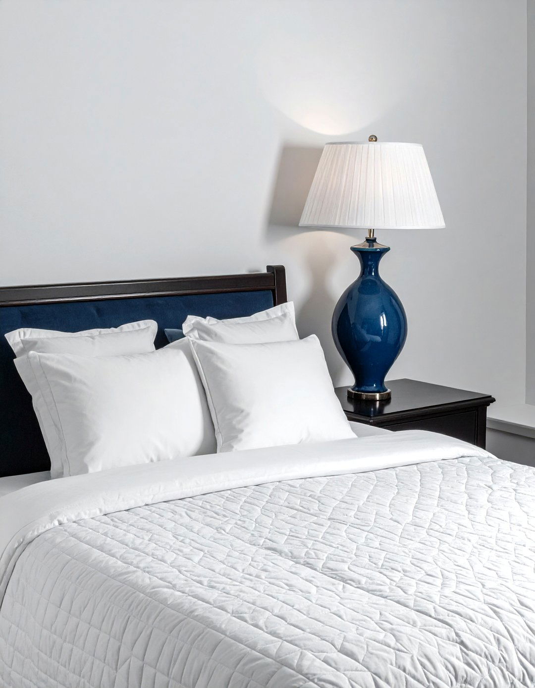 Traditional Bedroom Lamp - 30 bedroom finishing touches ideas