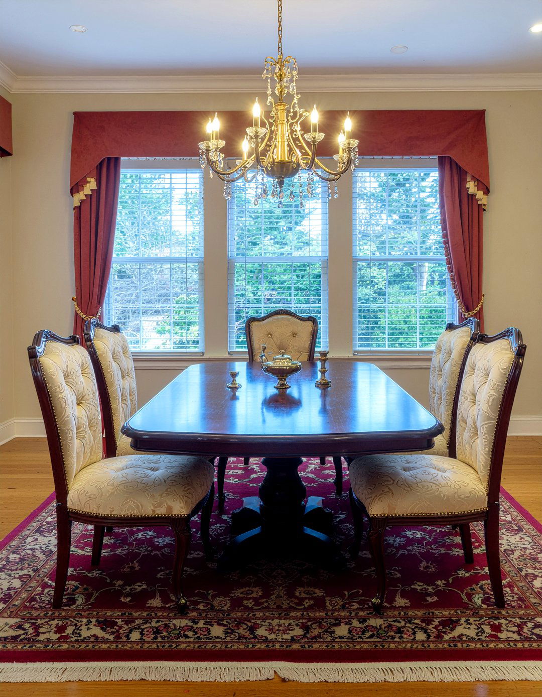 Traditional Formal Dining - 30 personalized dining room ideas