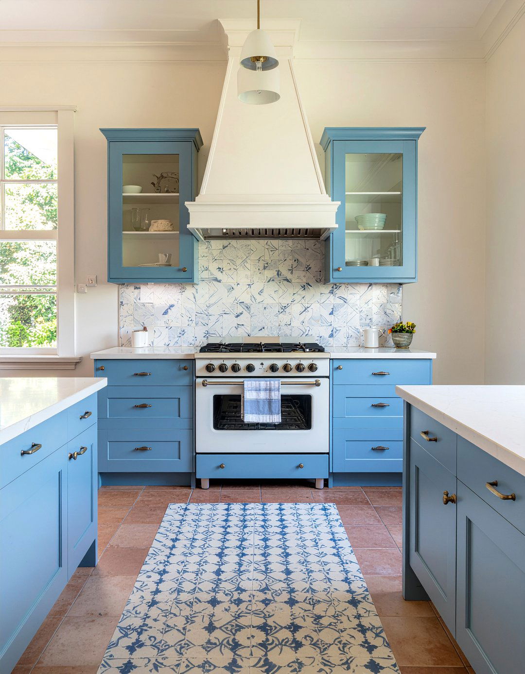 Traditional French Range - 30 La Cornue range kitchen ideas