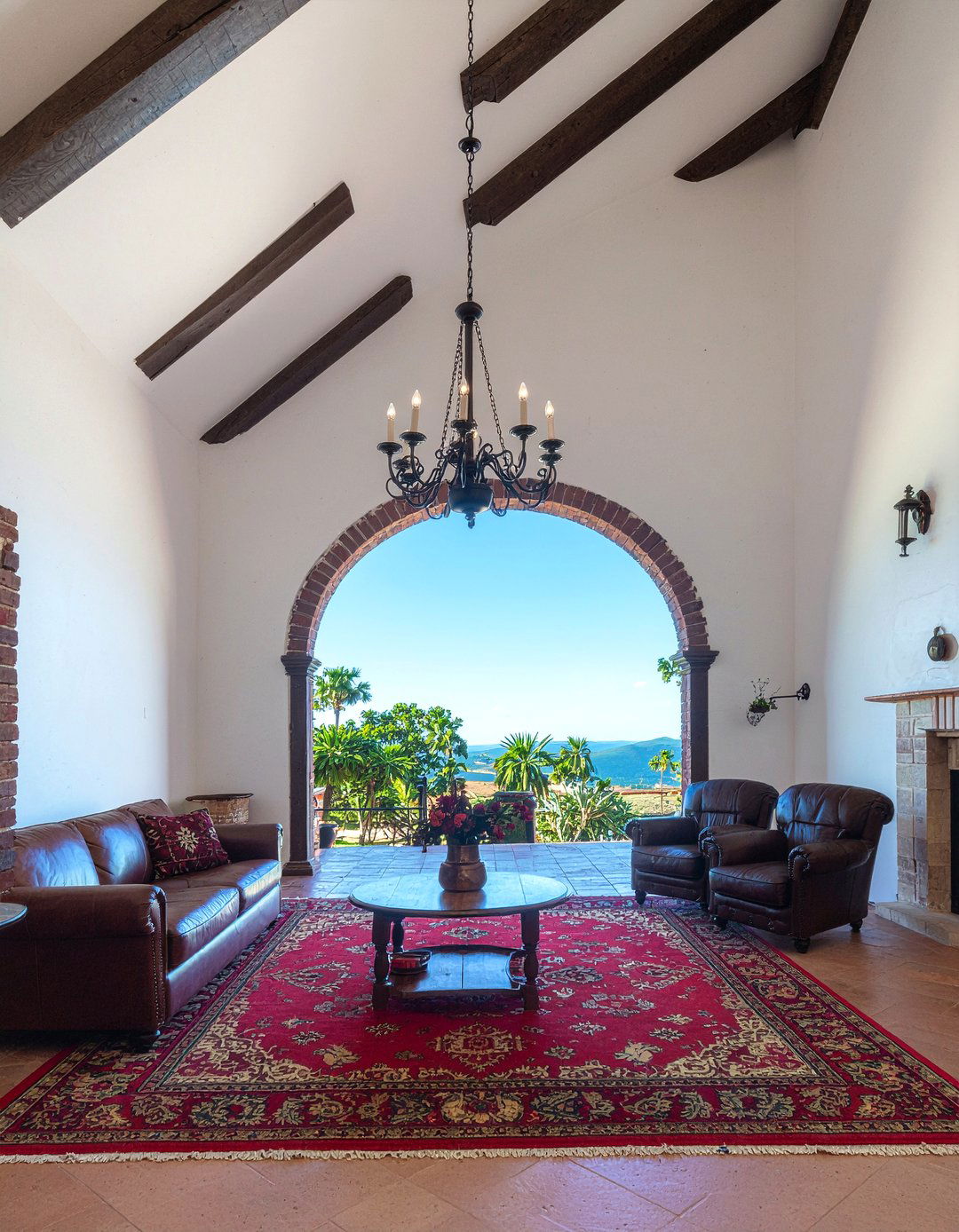 Traditional Hacienda Living Room - 30 Mexican living room ideas