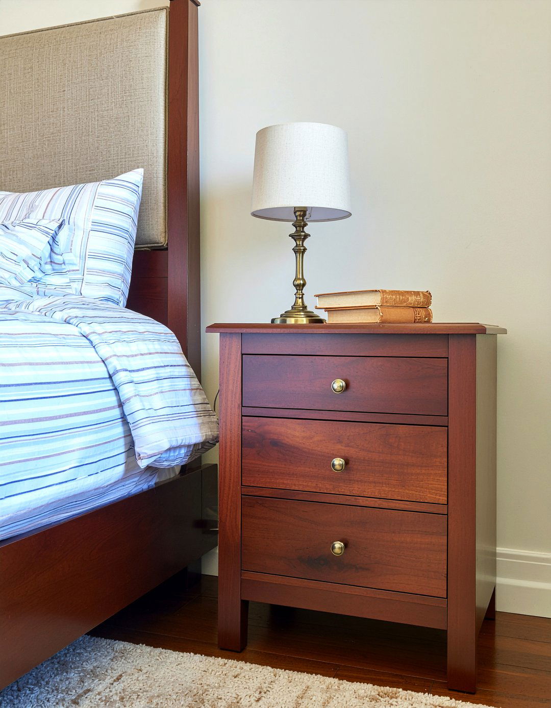 Traditional Mahogany Nightstand - 30 bedroom mahogany furniture ideas