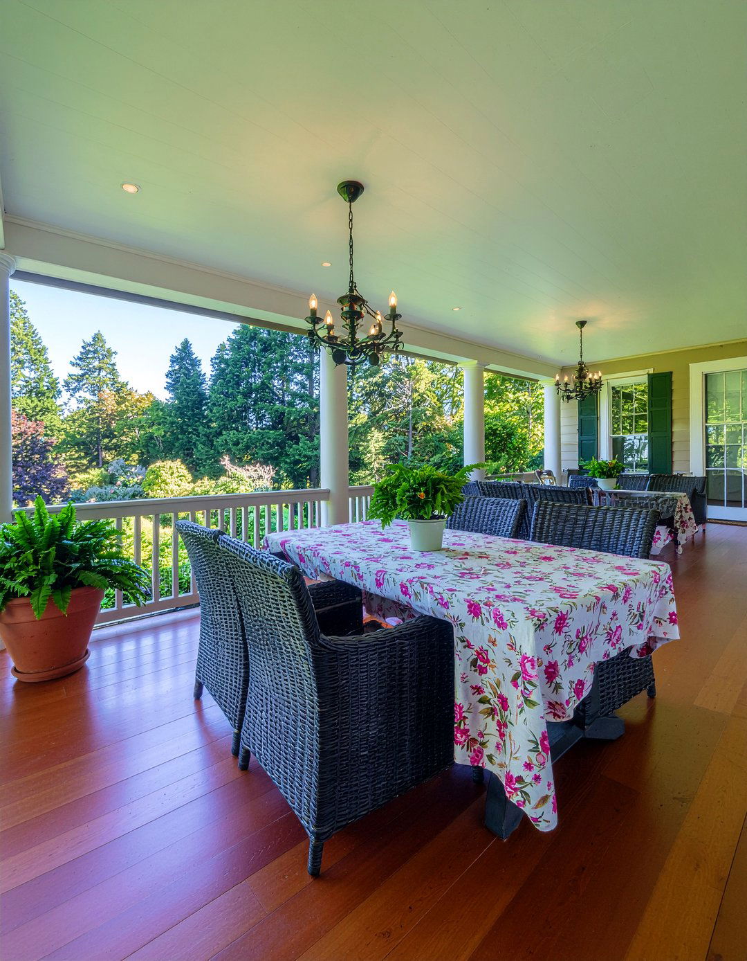 30 Beautiful Porch Dining Ideas for Perfect Al Fresco Meals