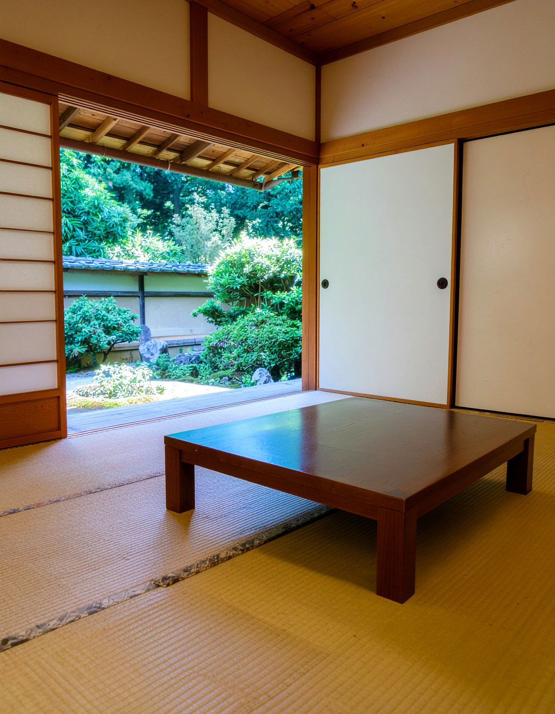 Traditional Tatami Room - 30 Japanese living room ideas