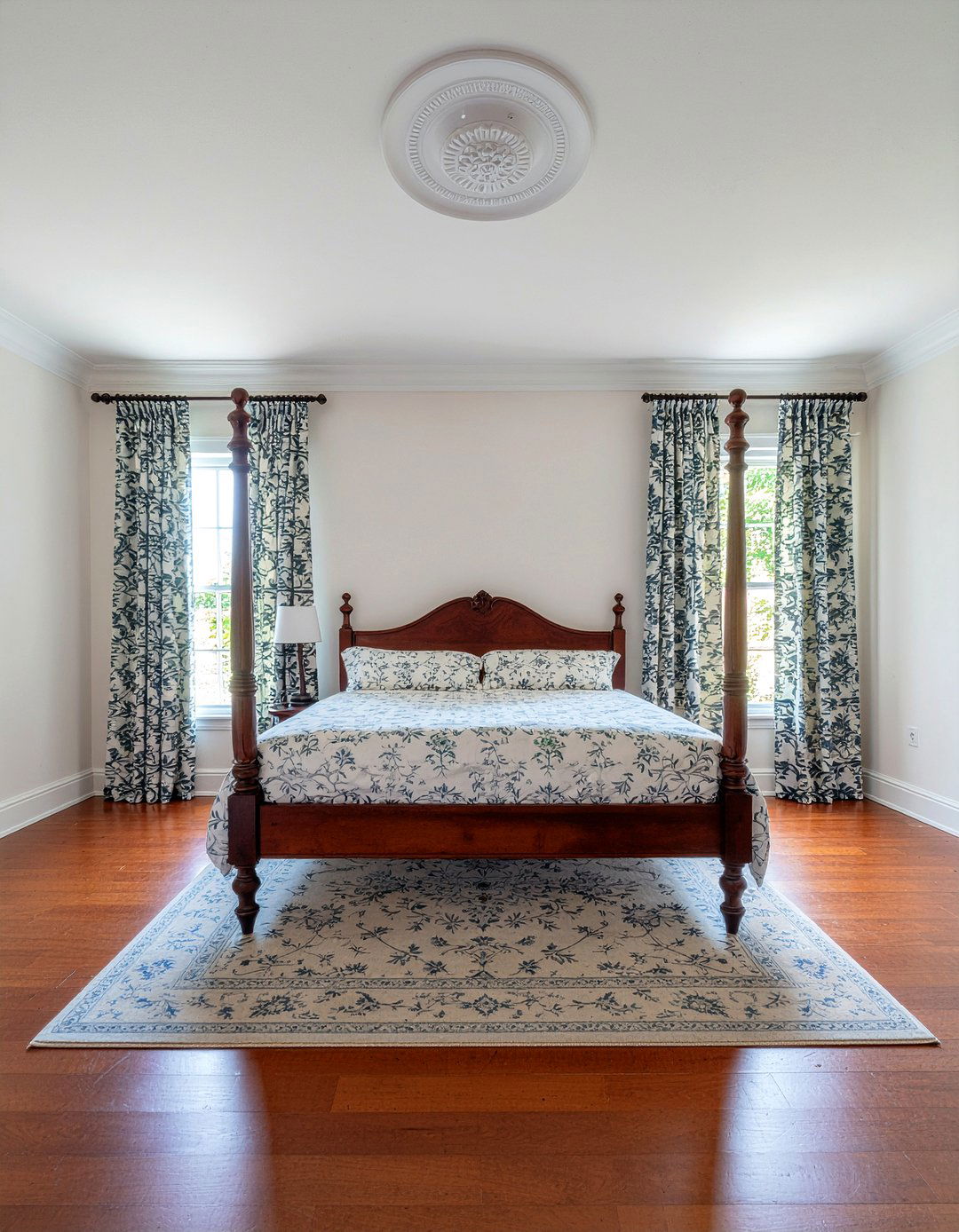 Traditional White Bedroom - 30 bedroom white walls