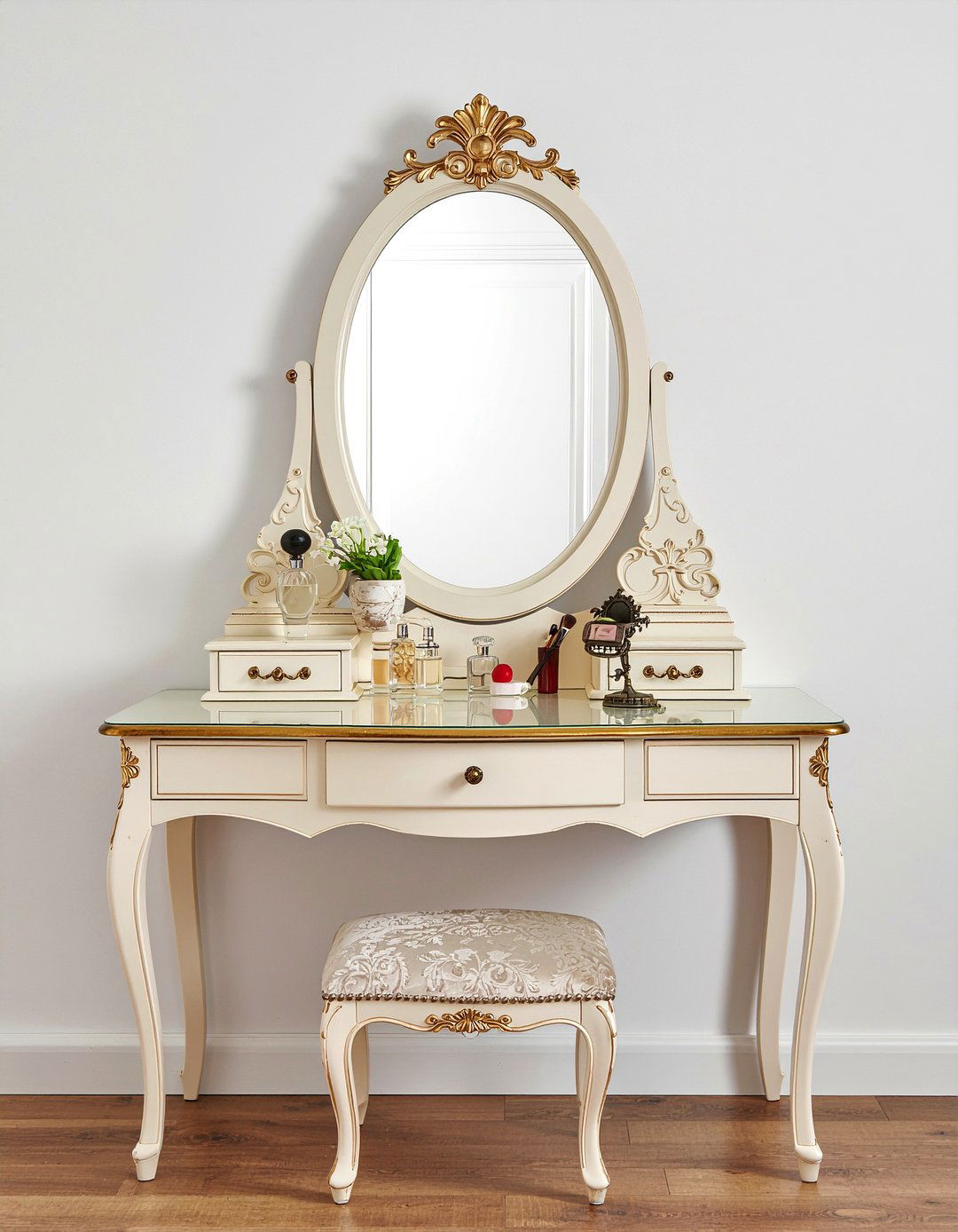 Traditional bedroom vanity set - 30 traditional bedroom ideas