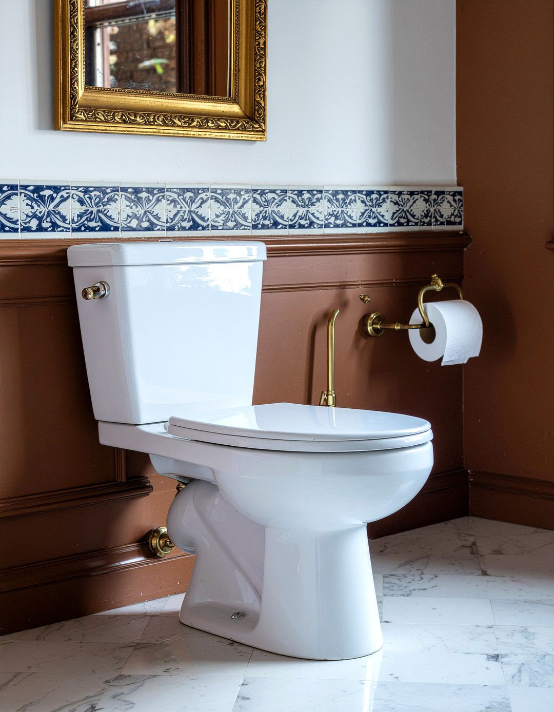 Traditional high level toilet - 30 Georgian bathroom ideas