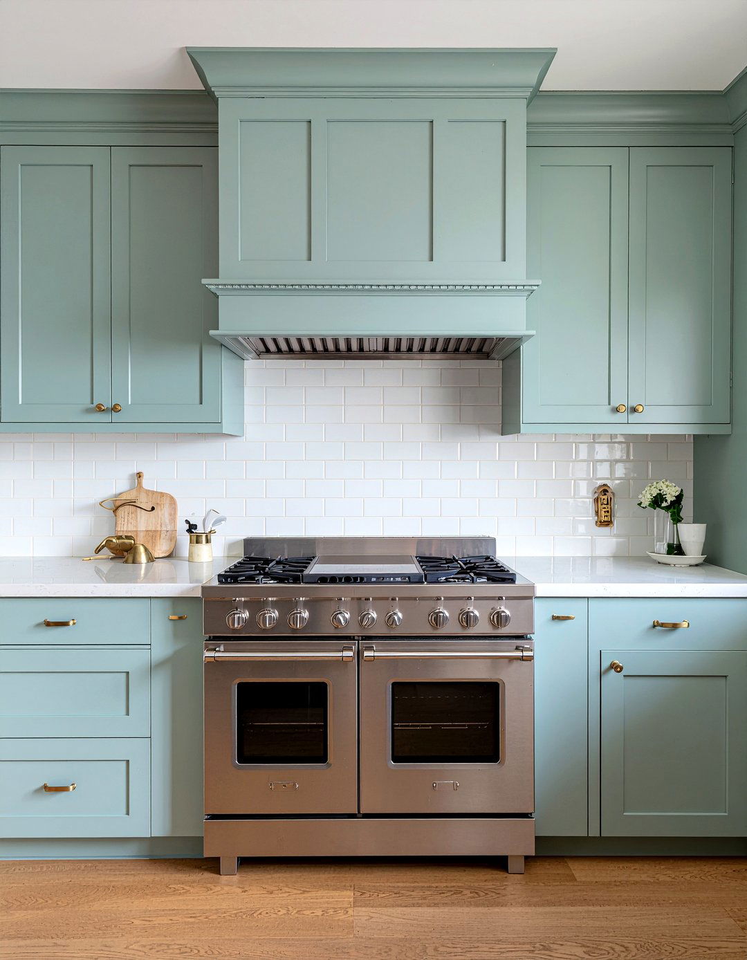 Traditional kitchen microwave over range - 30 over-the-range microwave kitchen ideas