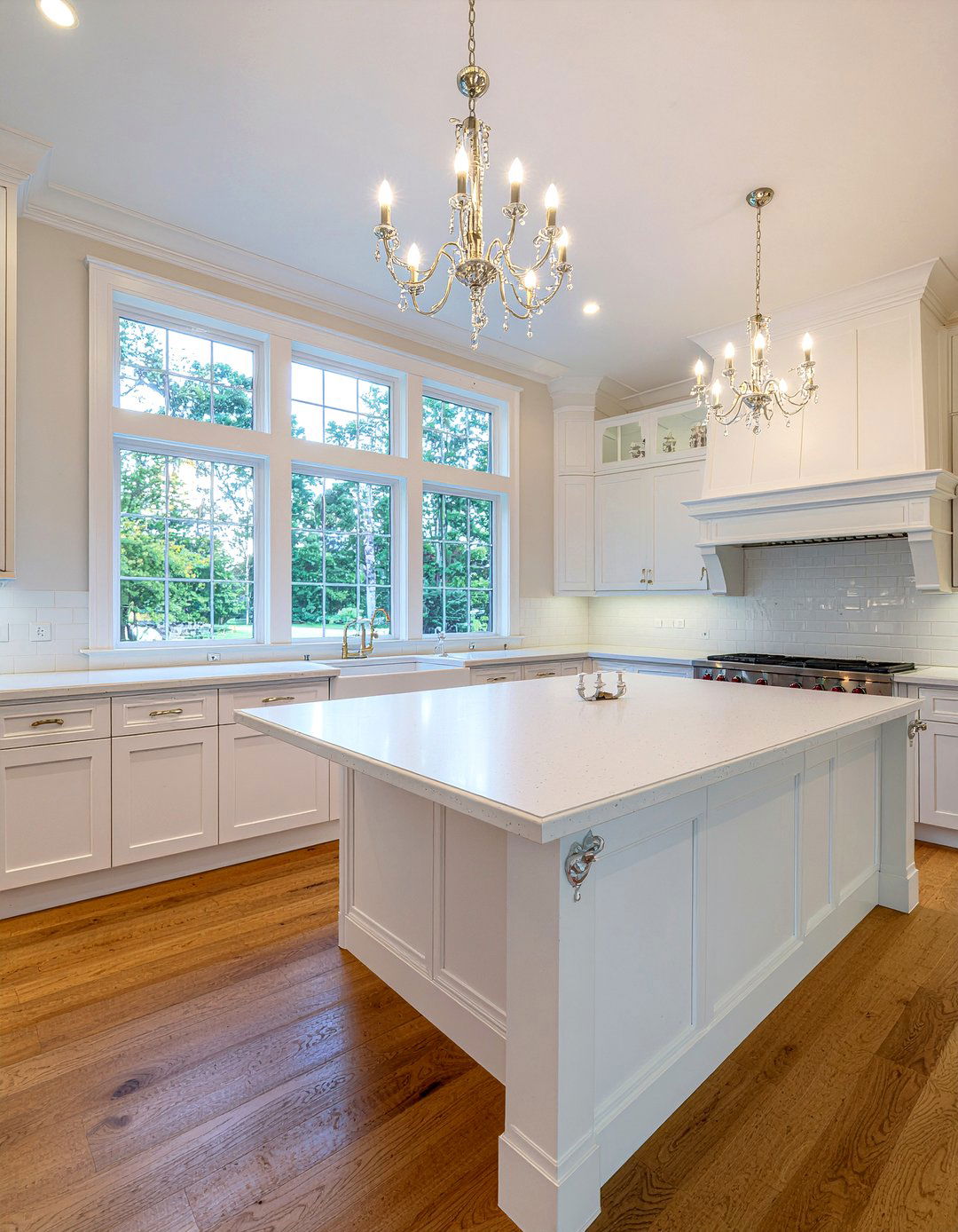 Traditional kitchen wainscoting - 30 kitchen board and batten ideas