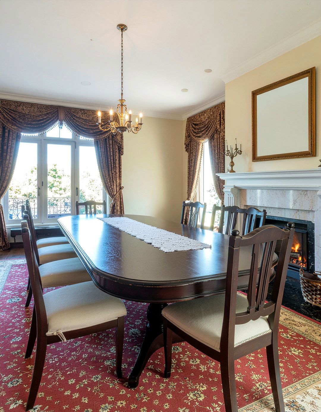 Traditional mahogany dining table - 30 formal dining room ideas