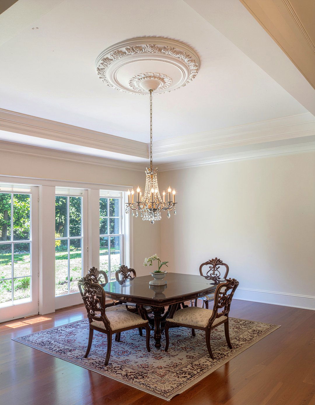 Traditional plaster crown molding - 30 dining room cornice ideas
