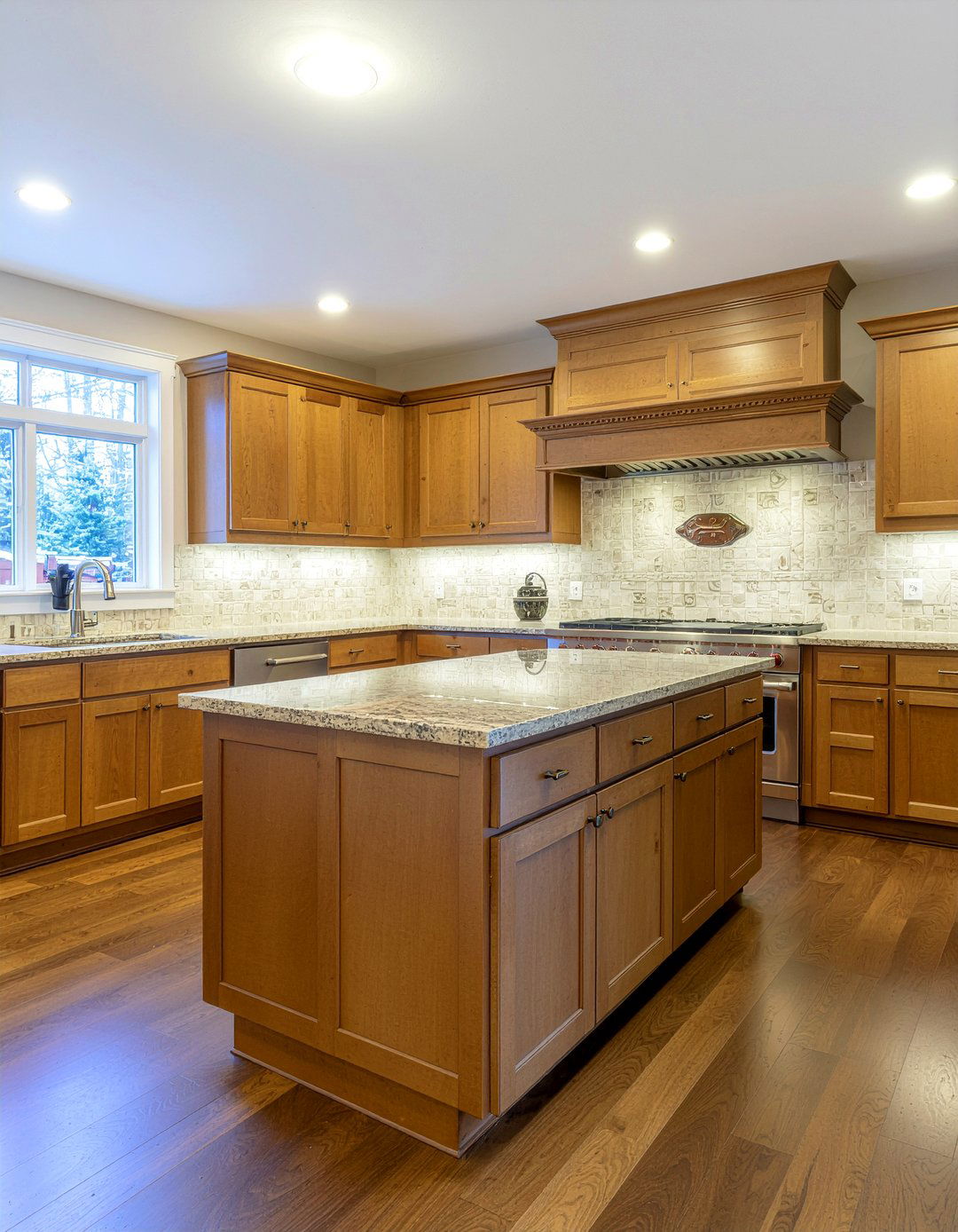 Traditional raised panel cabinets - 30 raised panel kitchen cabinet ideas