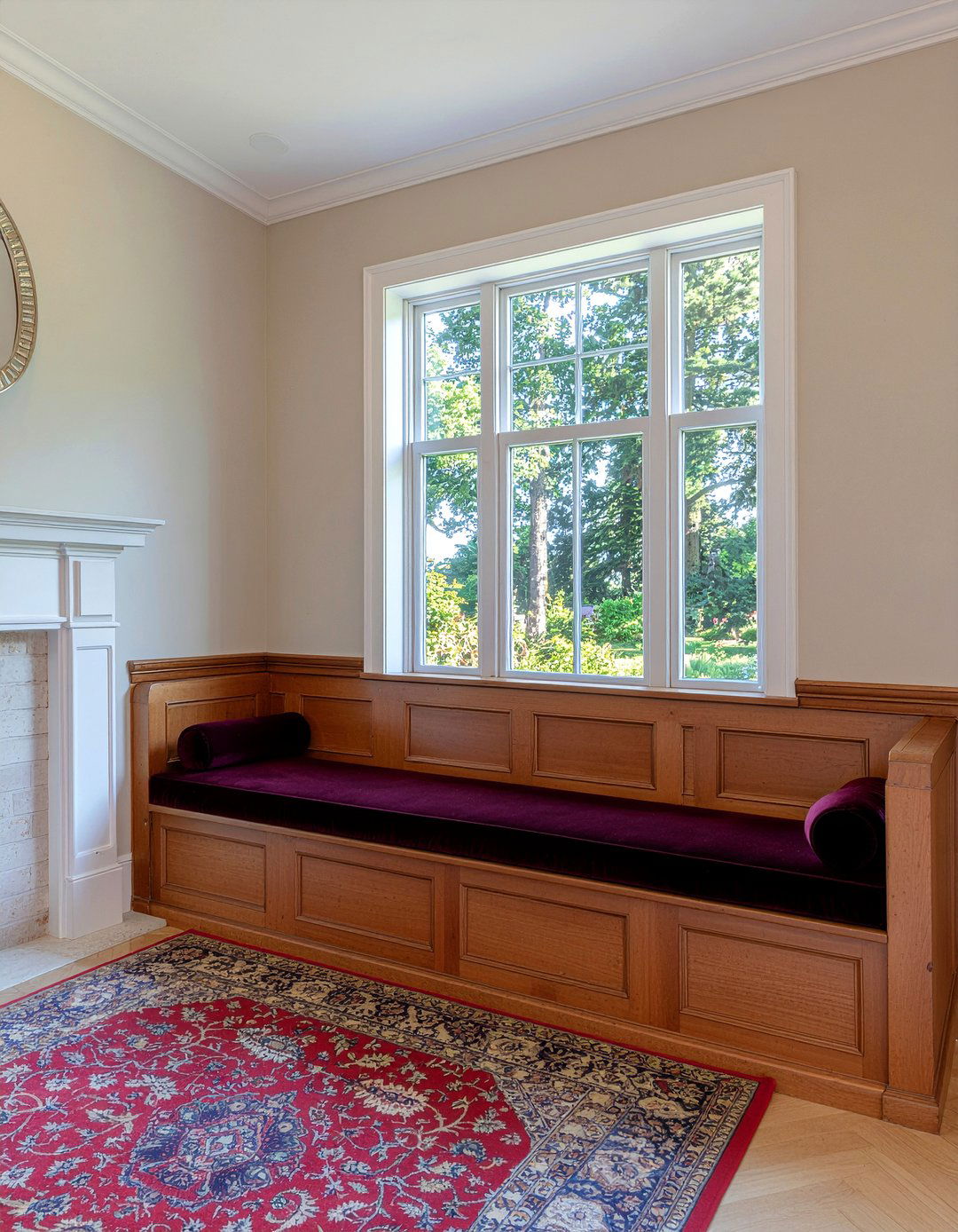 Traditional window seat - 30 living room window bench ideas