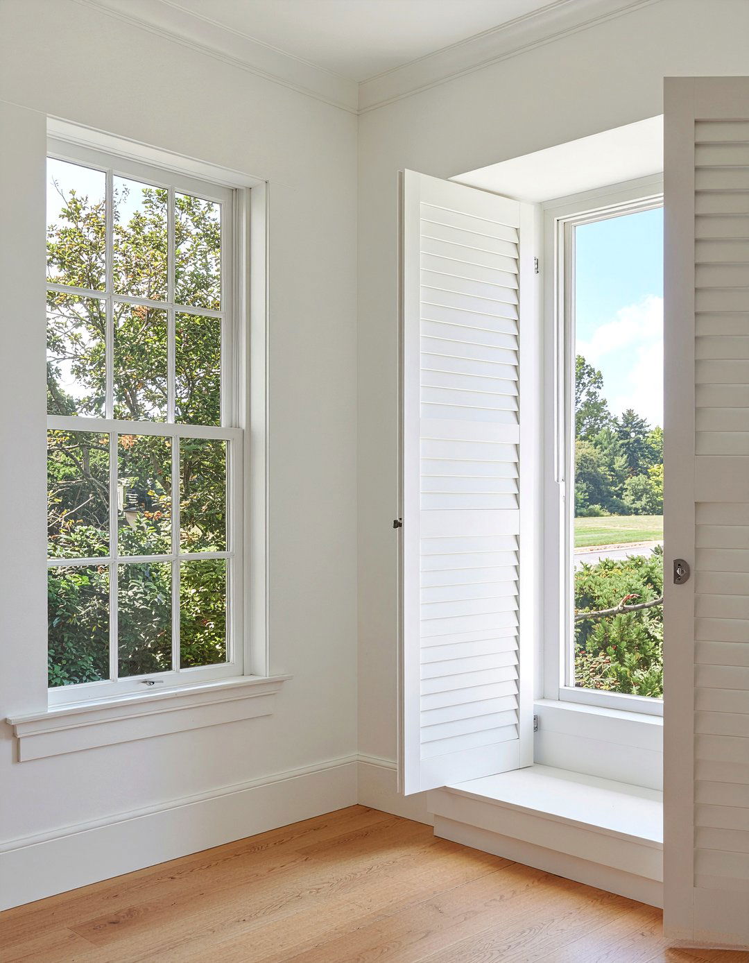 Traditional window shutters - 30 Georgian bedroom ideas