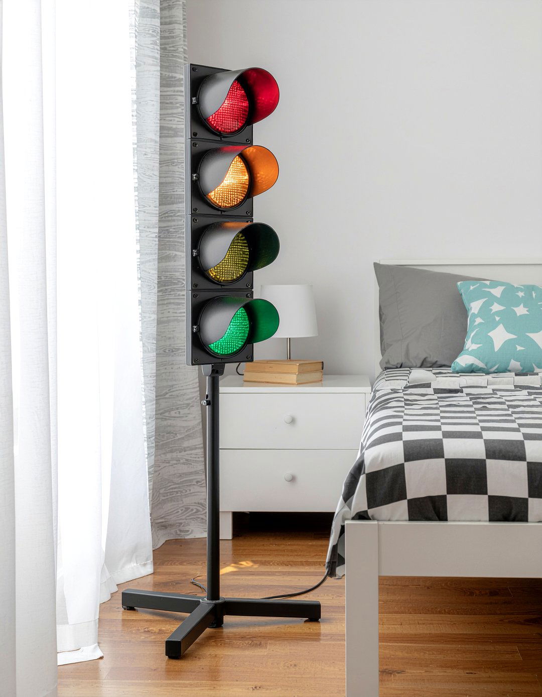 Traffic Light Lamp - 30 race car bedroom ideas