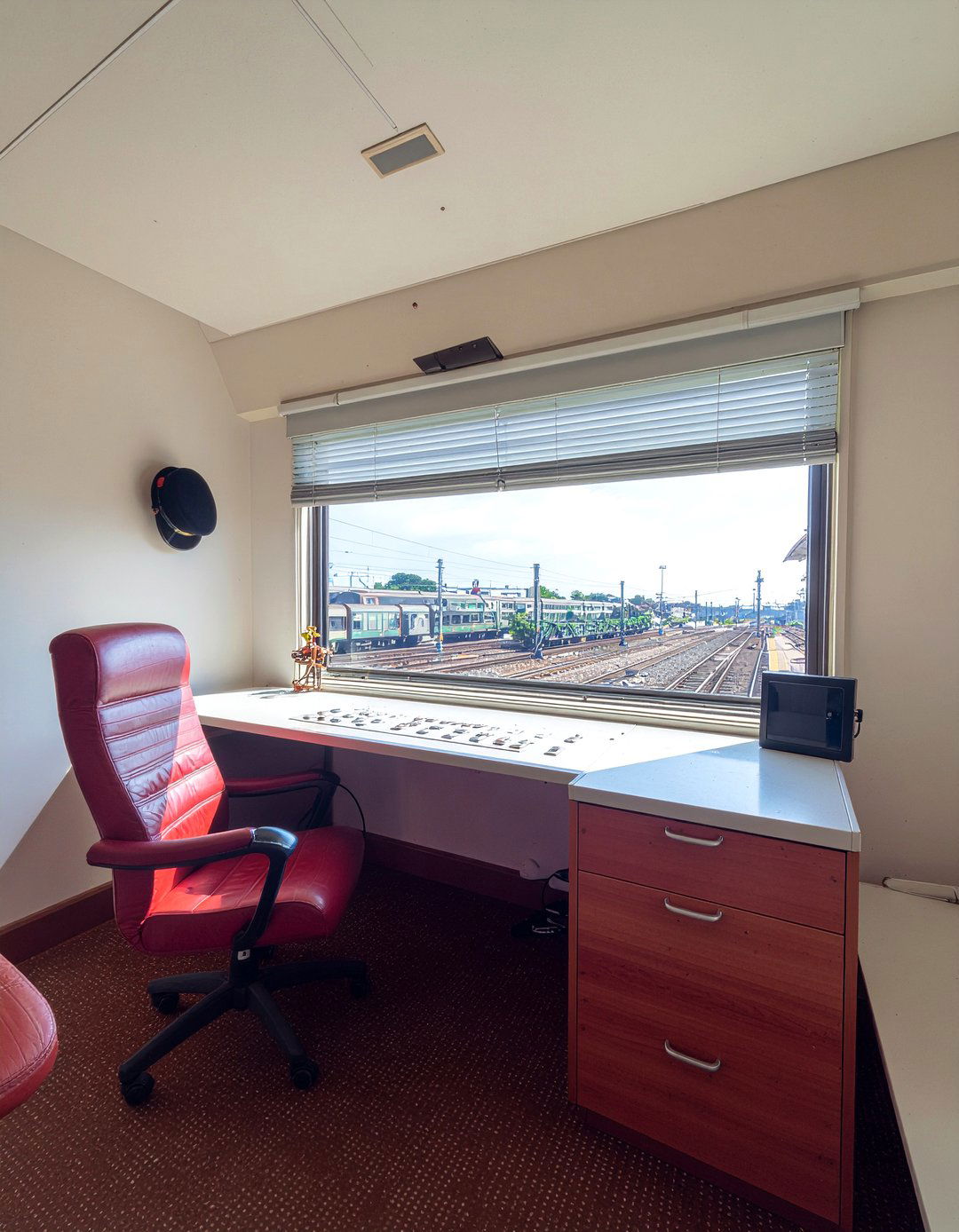 Train Conductor Station - 30 train bedroom ideas