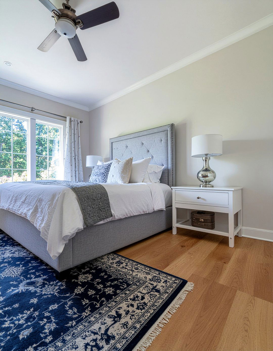 Transitional Bedroom - 30 unisex bedroom ideas