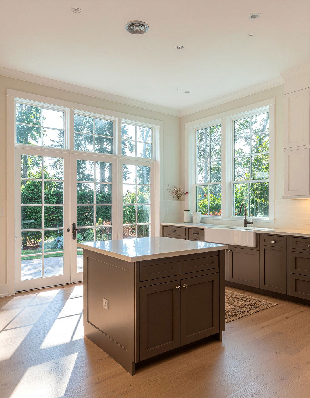 Transom Windows - 30 light-filled kitchen ideas
