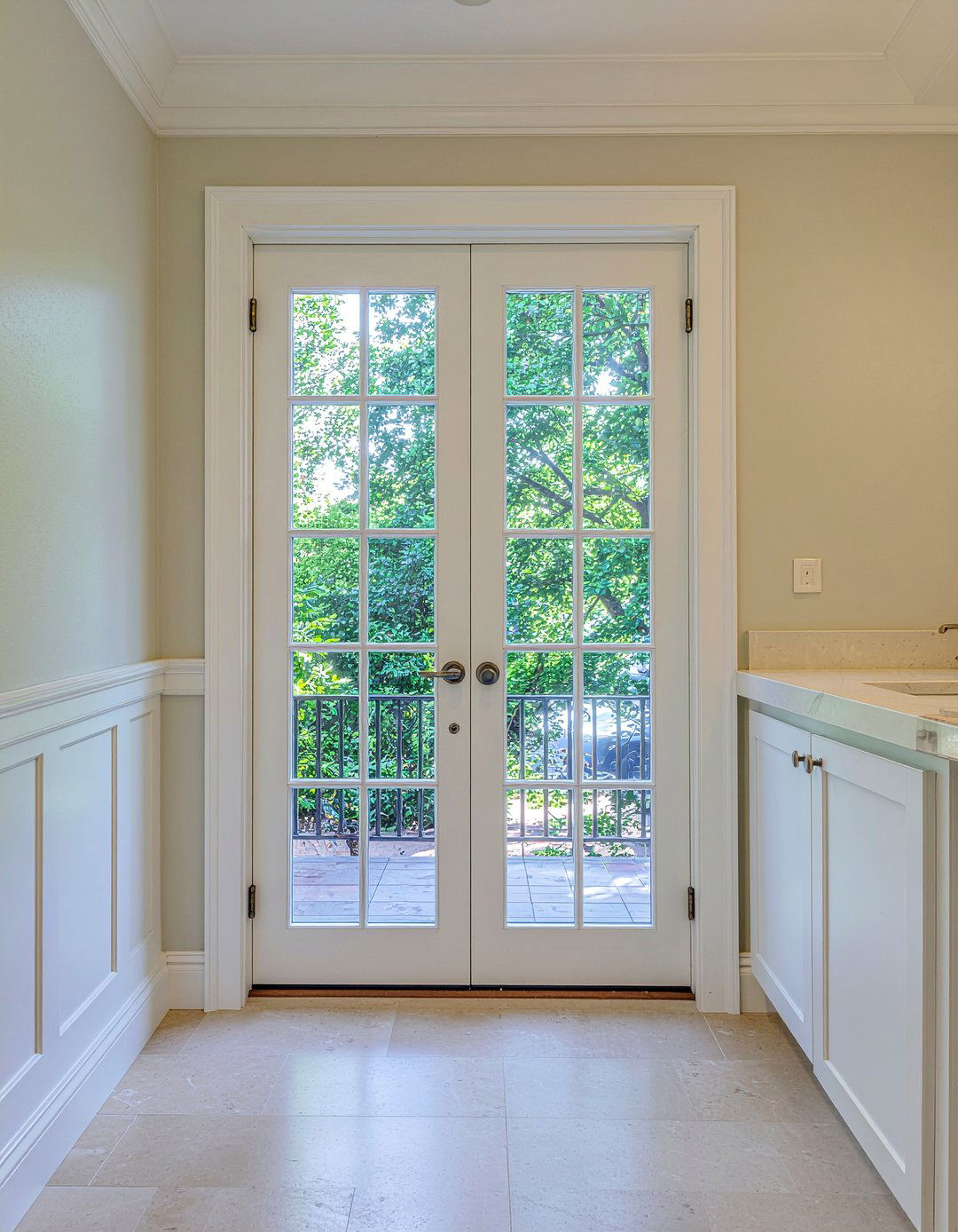 Transom window bathroom french doors - 30 bathroom French door ideas