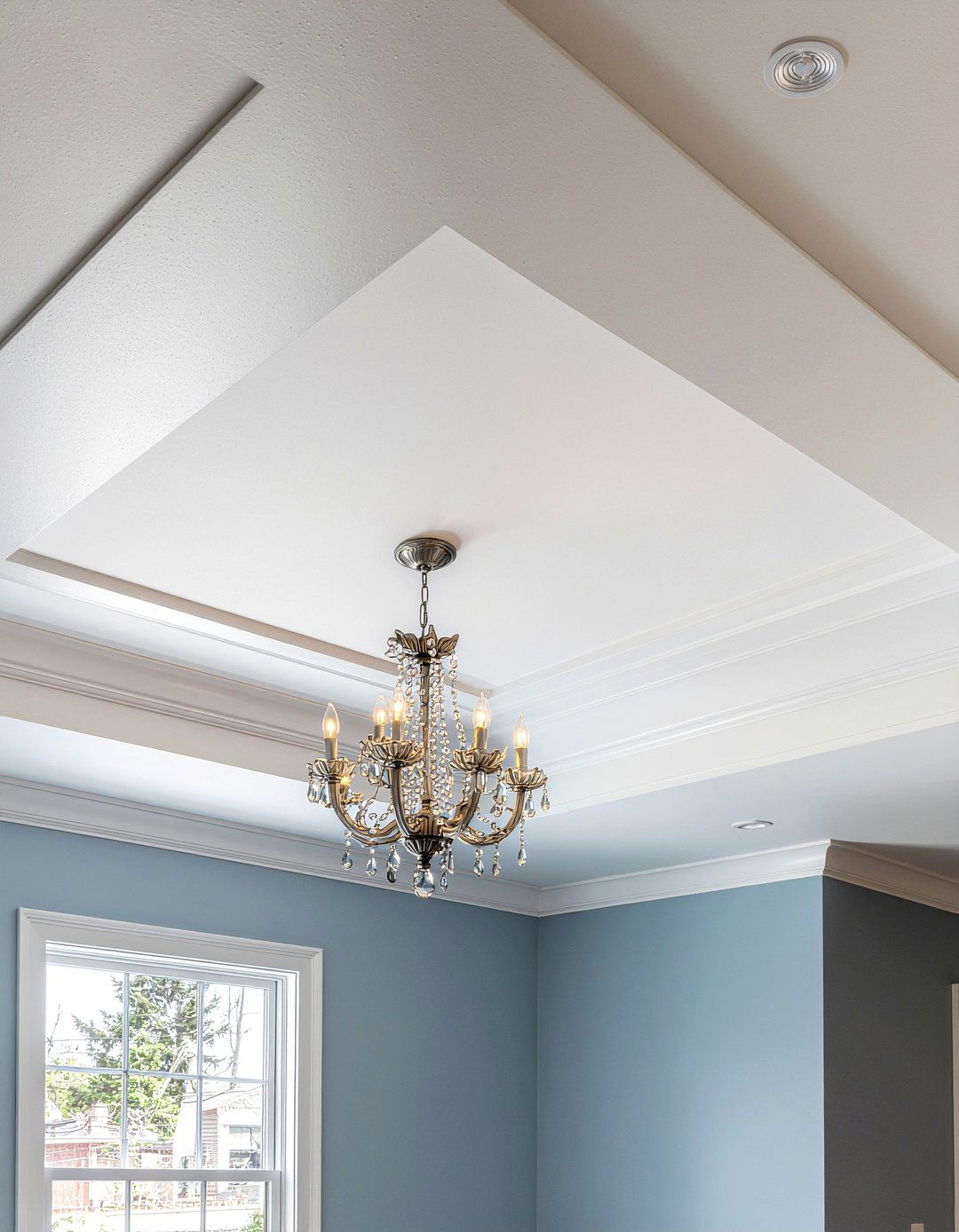Tray ceiling detail - 30 new construction living room ideas