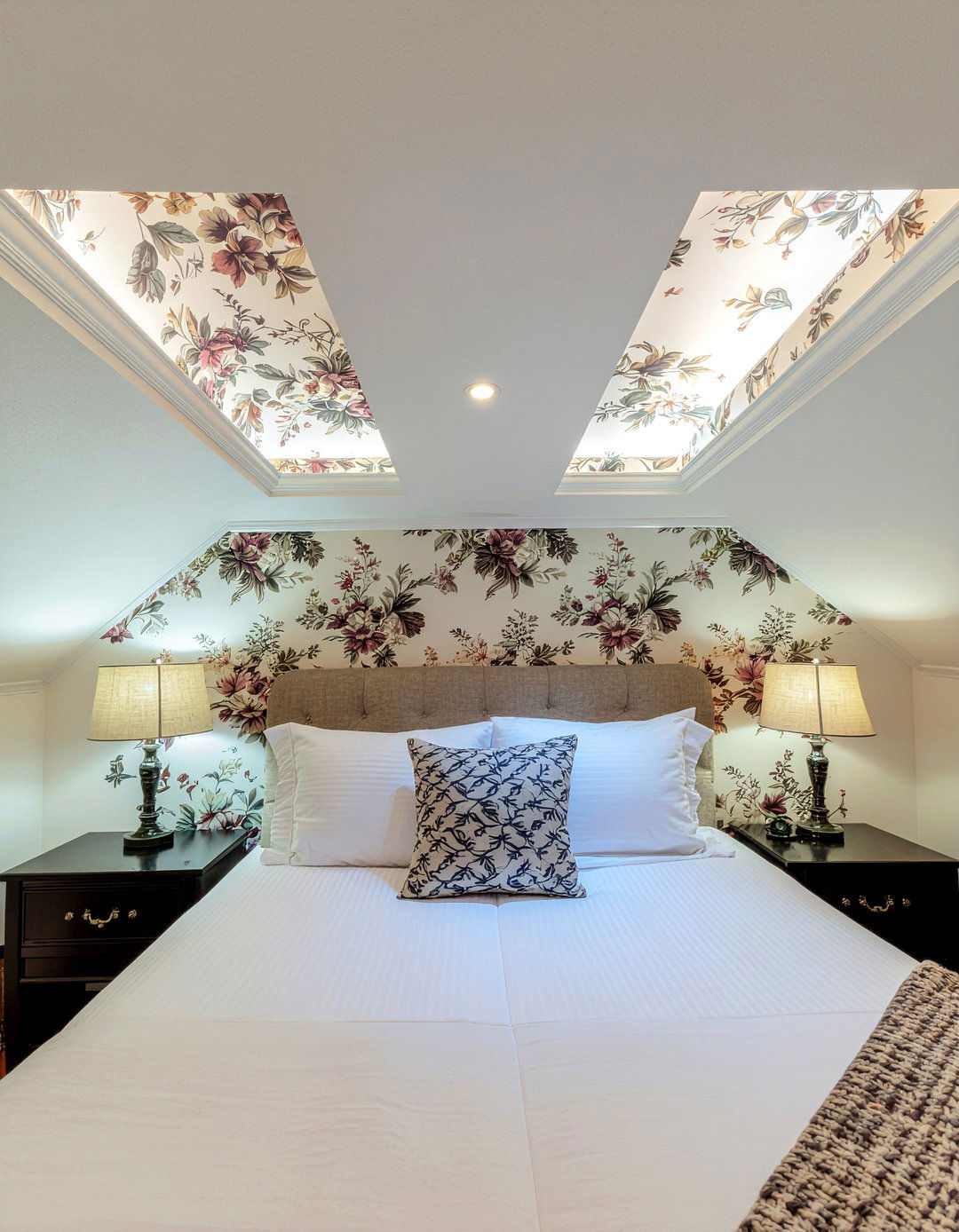 Tray ceiling with wallpaper - 30 bedroom tray ceiling ideas