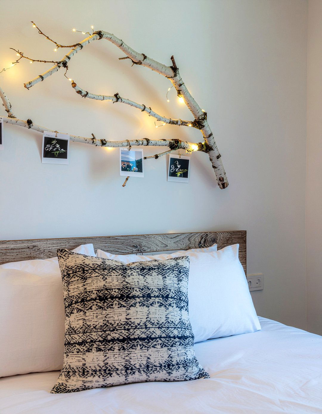 Tree Branch Decor - 30 nature themed bedroom ideas