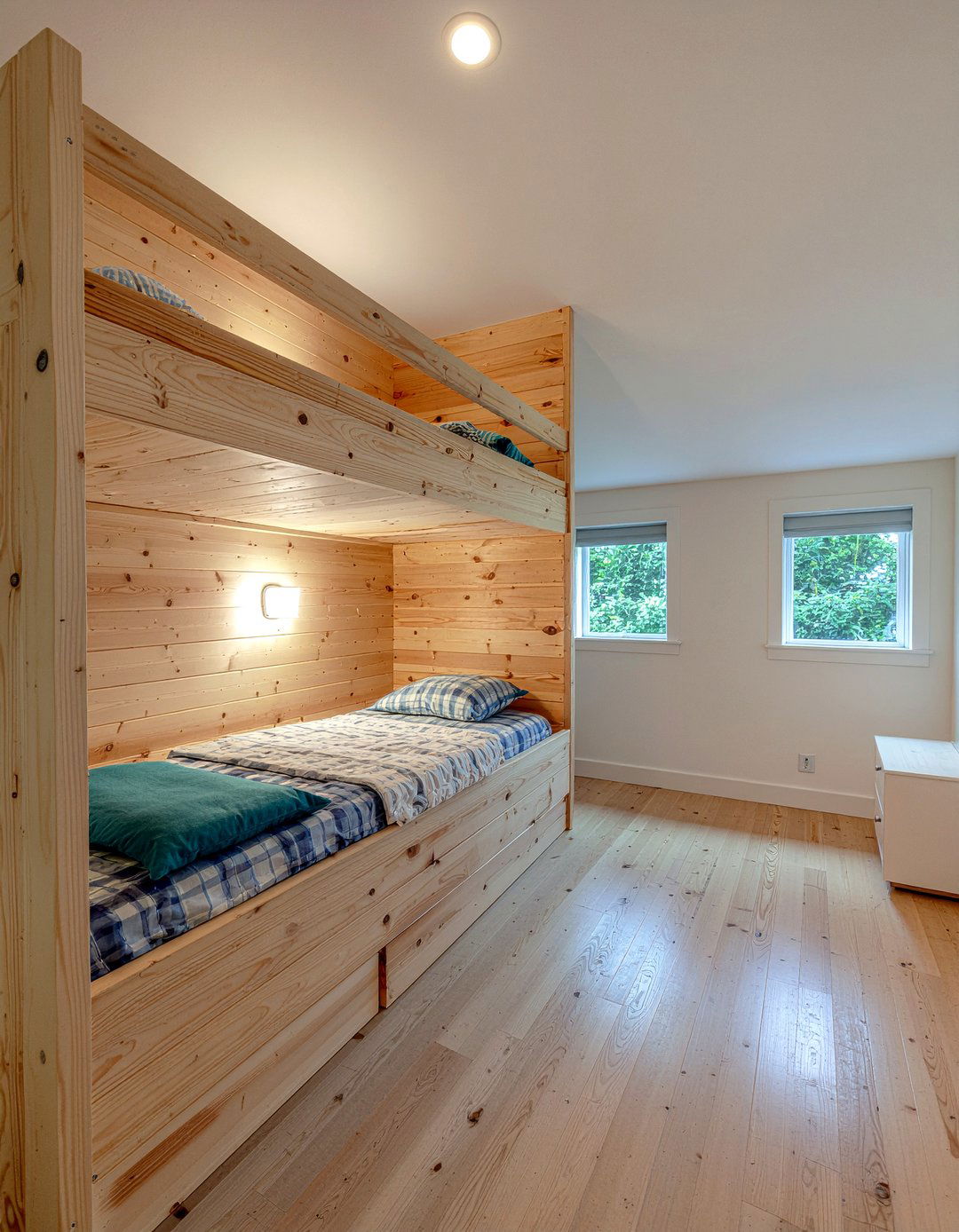 Treehouse bunk beds - 30 treehouse bedroom ideas