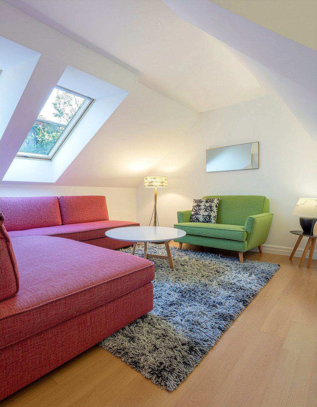 Triangular living room furniture layout - 30 oddly shaped living room ideas