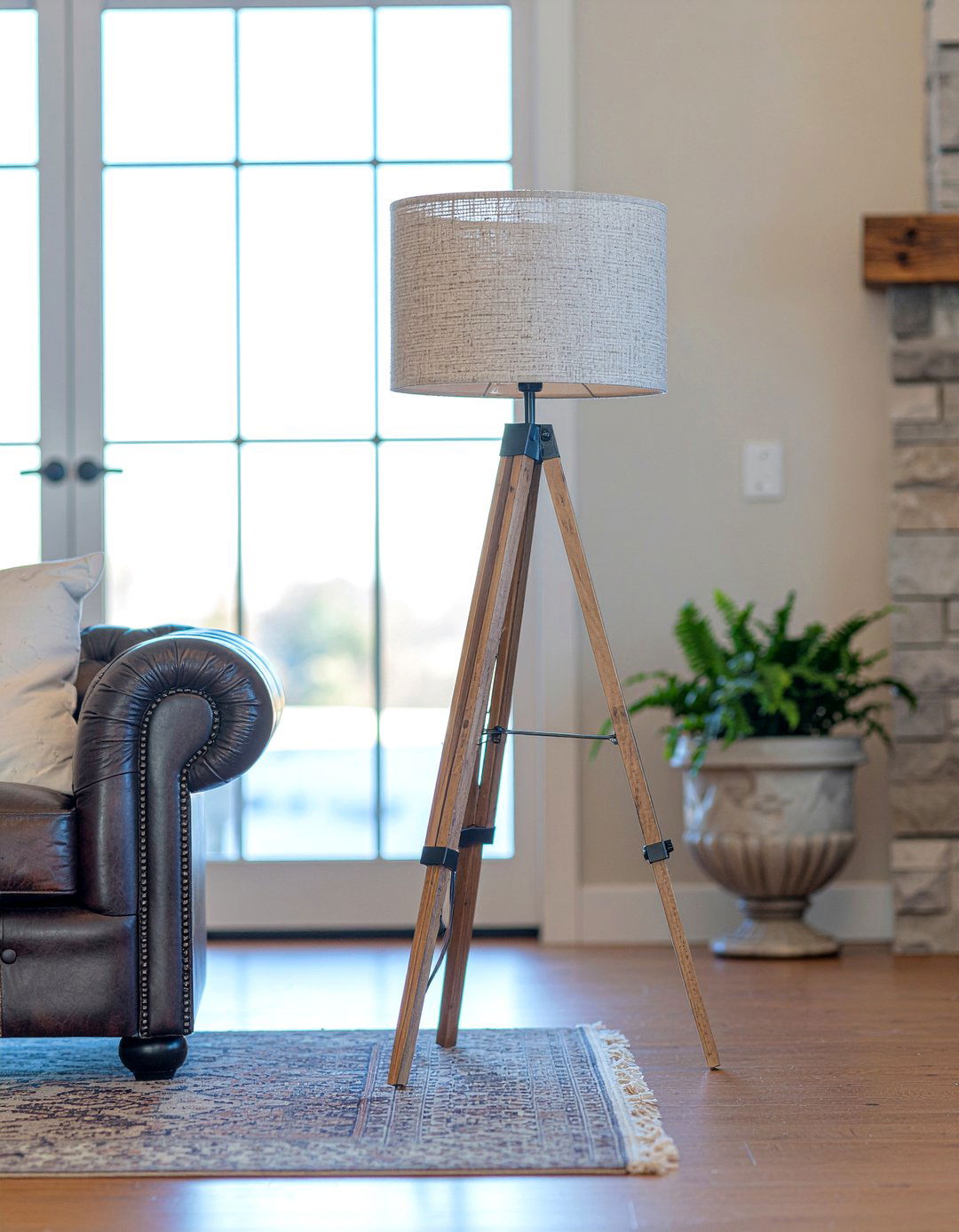 Tripod floor lamp - 30 living room floor lamps