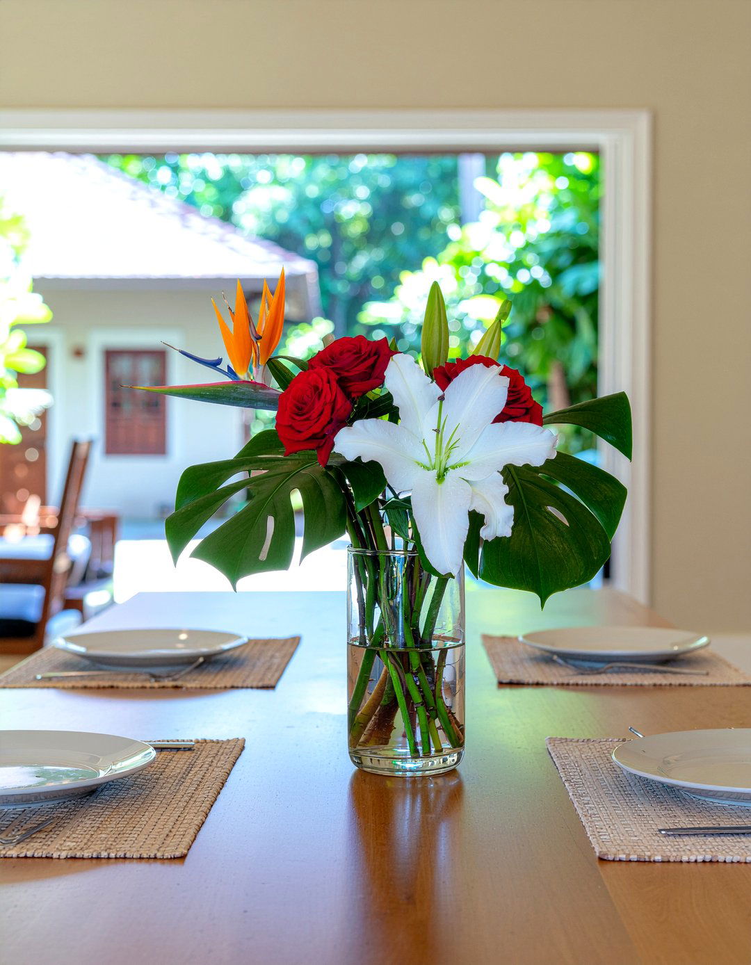 Tropical Flower Centerpieces - 30 Caribbean dining room ideas
