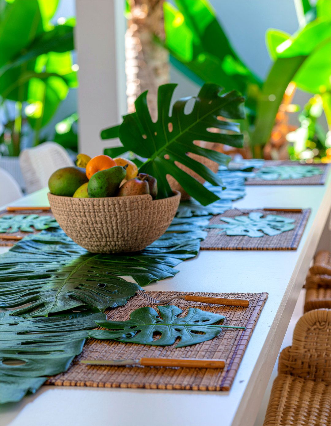 Tropical Table Theme - 30 dining room table setting ideas