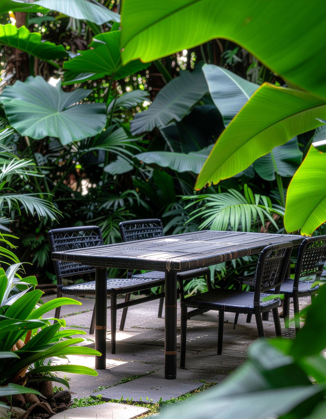 Tropical garden dining nook - 30 garden dining ideas