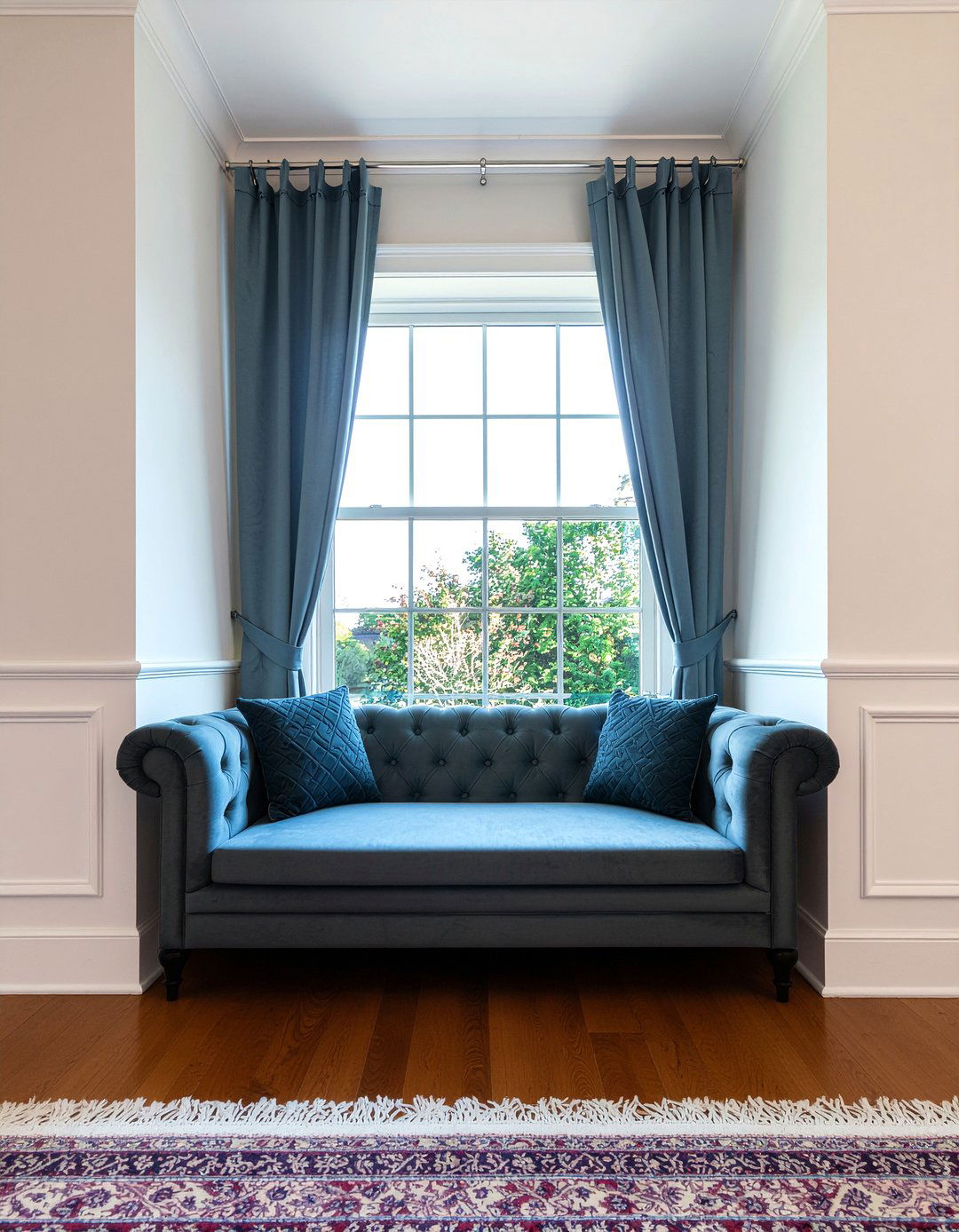 Tufted window seat - 30 living room window bench ideas
