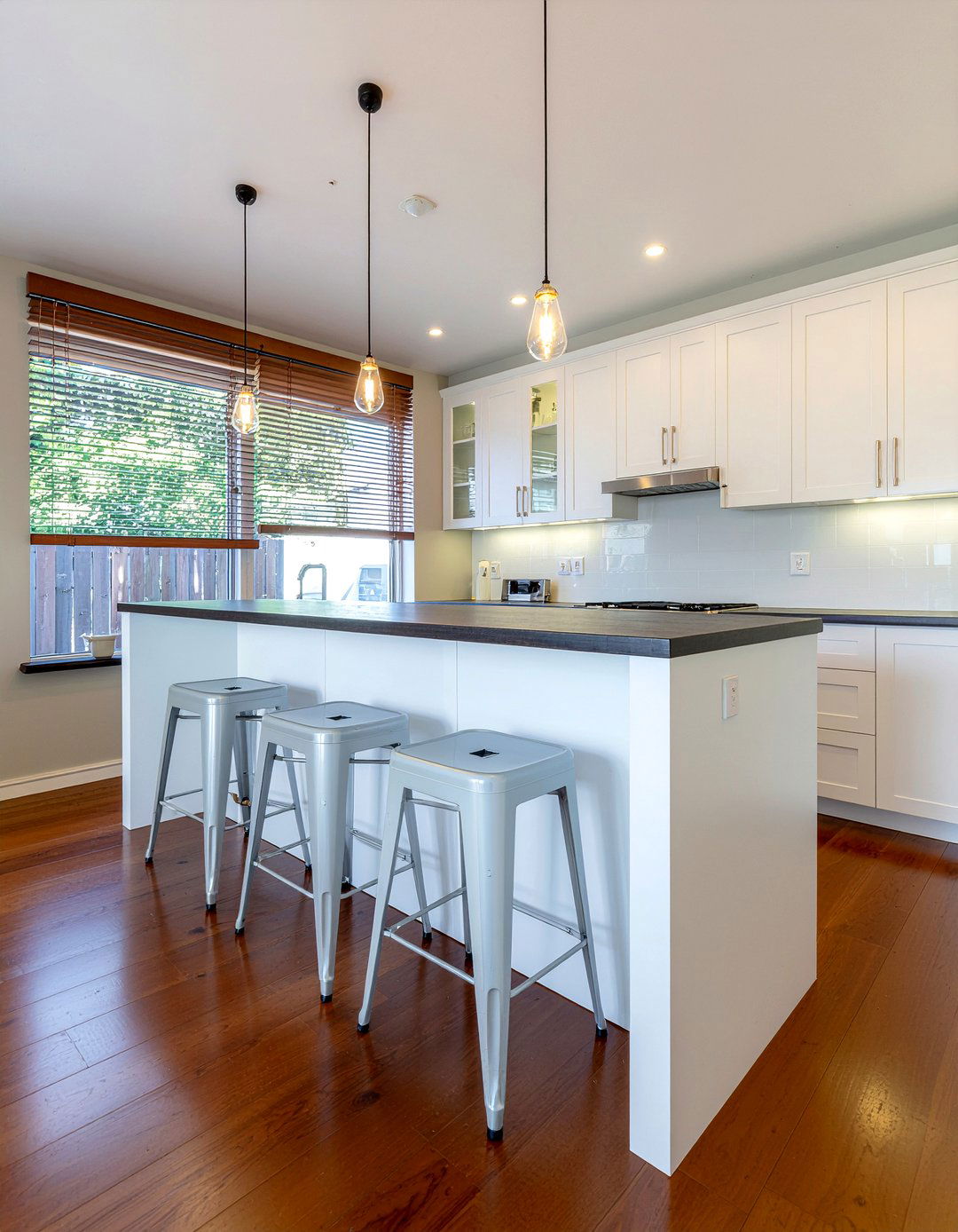 Two Tier Peninsula - 30 kitchen peninsula ideas