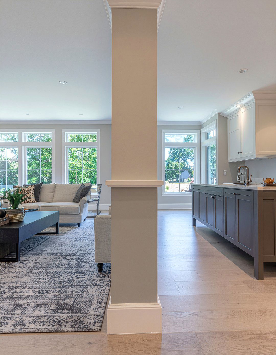 Two Tone Baseboard - 30 living room baseboards ideas