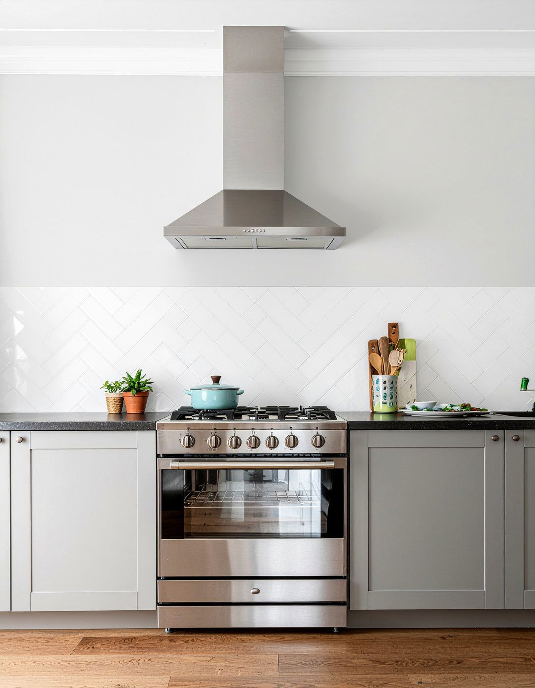 Two Tone Herringbone Backsplash - 30 herringbone backsplash kitchen ideas