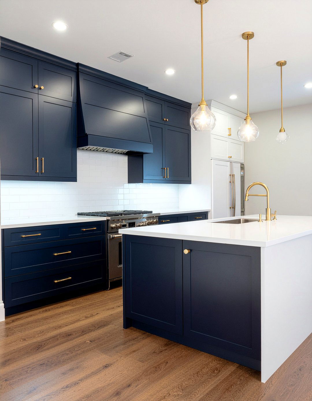 Two Tone Kitchen Cabinets - 30 kitchen trendy element ideas