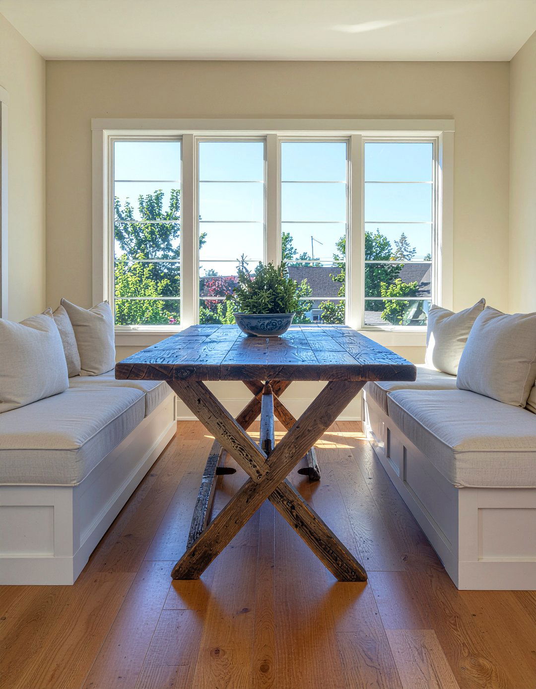 U Shaped Dining Bench - 30 dining room banquette ideas