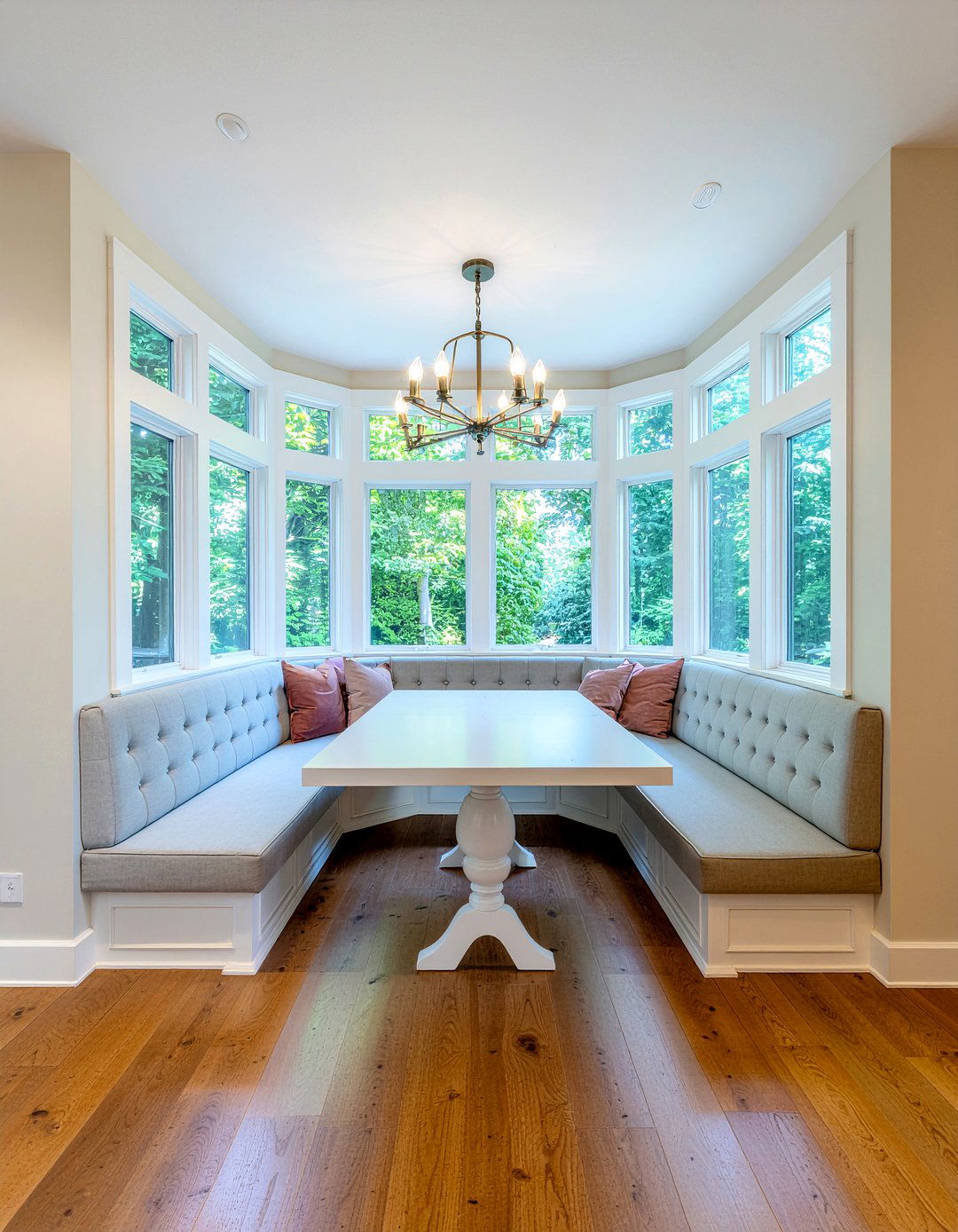 U shaped banquette seating - 30 dining nook ideas