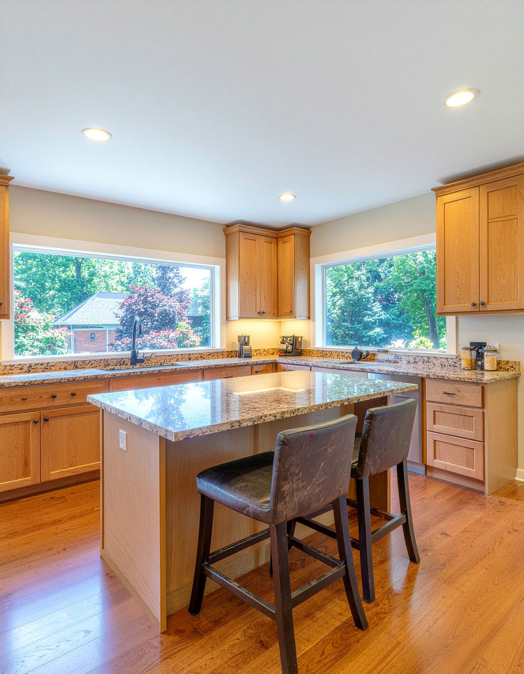 U shaped kitchen layout - 30 kitchen great room ideas