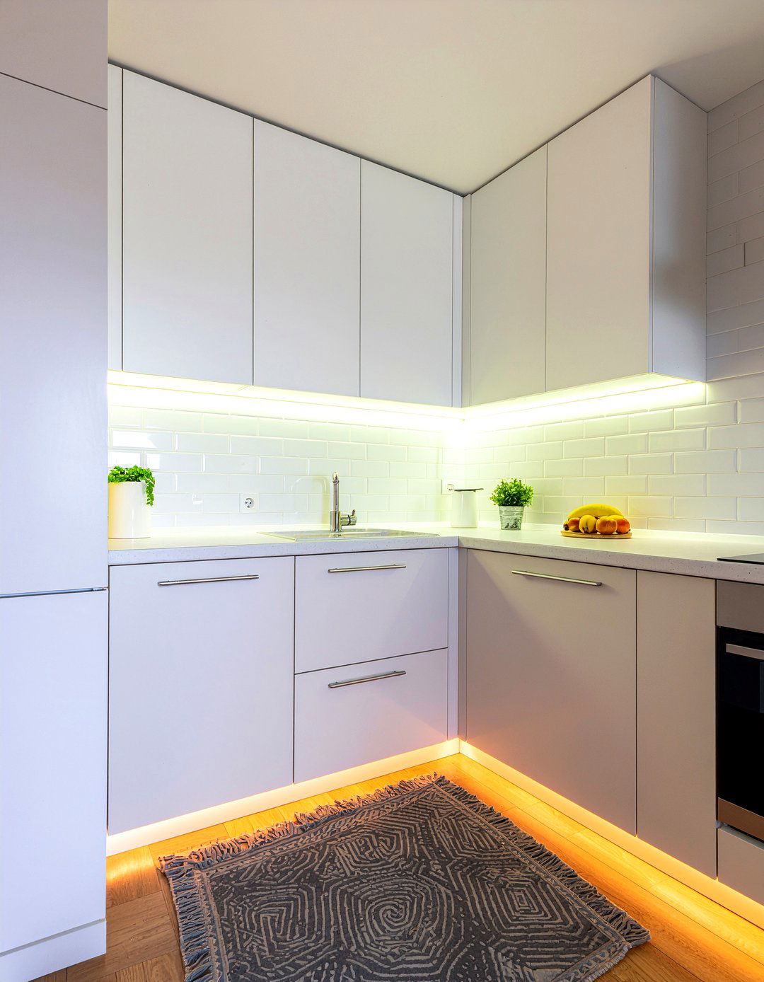 Under Cabinet Lighting - 30 clean-lined kitchen ideas